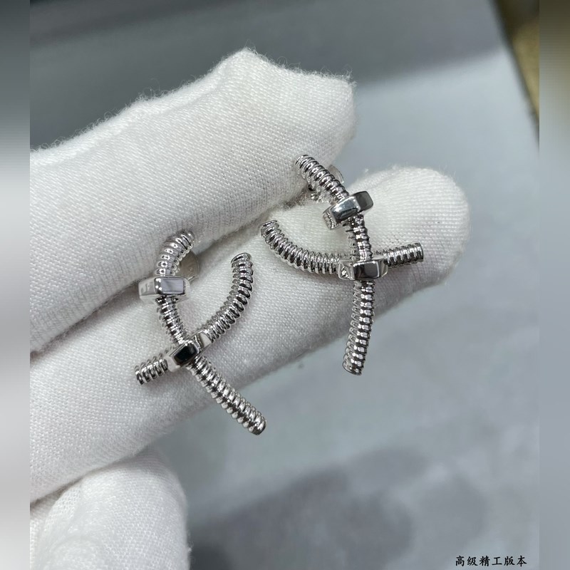 V金鍍咪金 9670210 卡地亞交叉螺絲耳釘，Cartier 經典螺絲設計JU