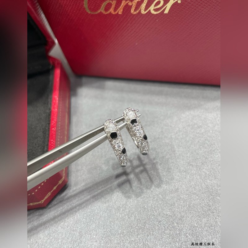 V金材質 7670190 卡地亞U形斑點耳夾，每個産品老師傅精雕細刻 呈現出最完