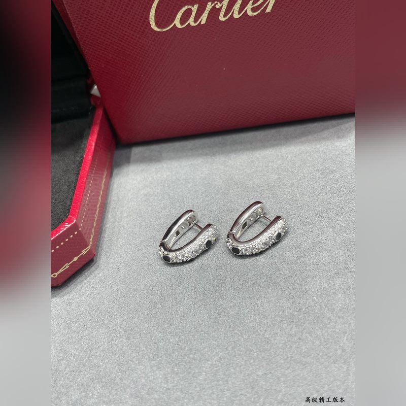 V金材質 7670190 卡地亞U形斑點耳夾，每個産品老師傅精雕細刻 呈現出最完