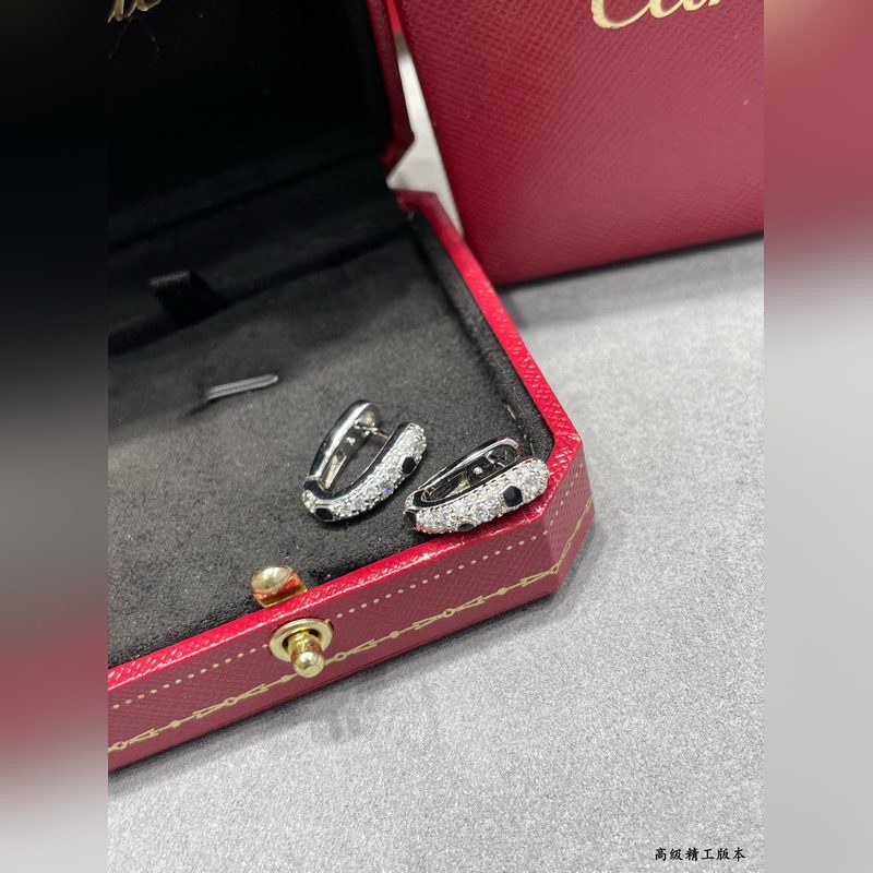 V金材質 7670190 卡地亞U形斑點耳夾，每個産品老師傅精雕細刻 呈現出最完