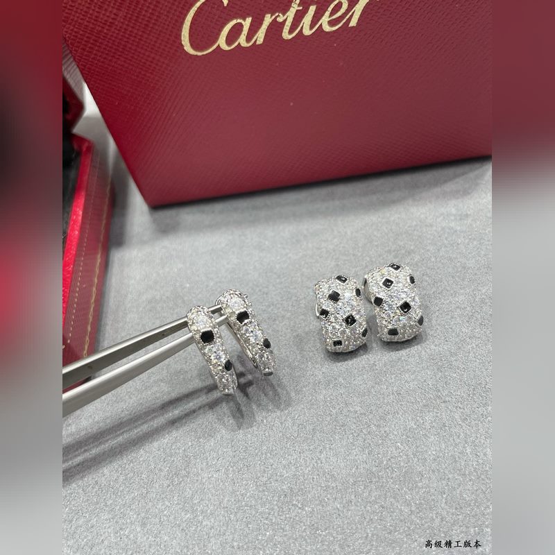 V金材質 7670190 卡地亞U形斑點耳夾，每個産品老師傅精雕細刻 呈現出最完