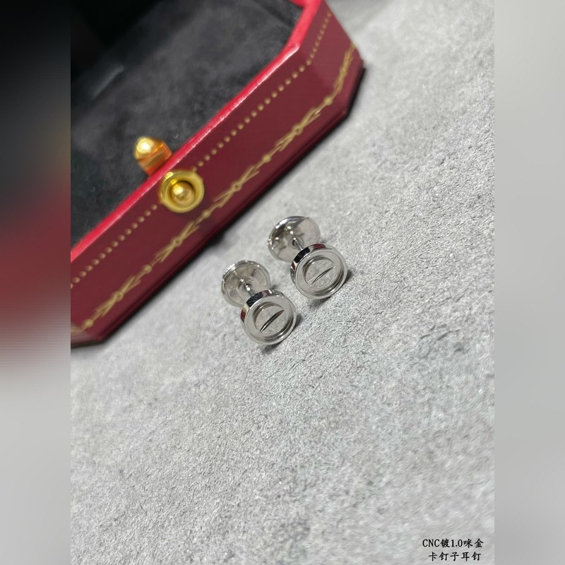 V金材質 卡地亞釘子耳釘 滿足你的釘子夢專櫃價22900 卡地亞中國線獨家首發主