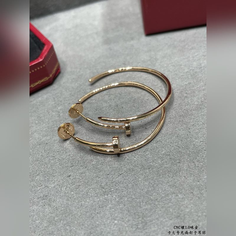 V金材質 9640240 卡地亞 CNC大號光面釘子耳環 ，按照18K真金貨打造