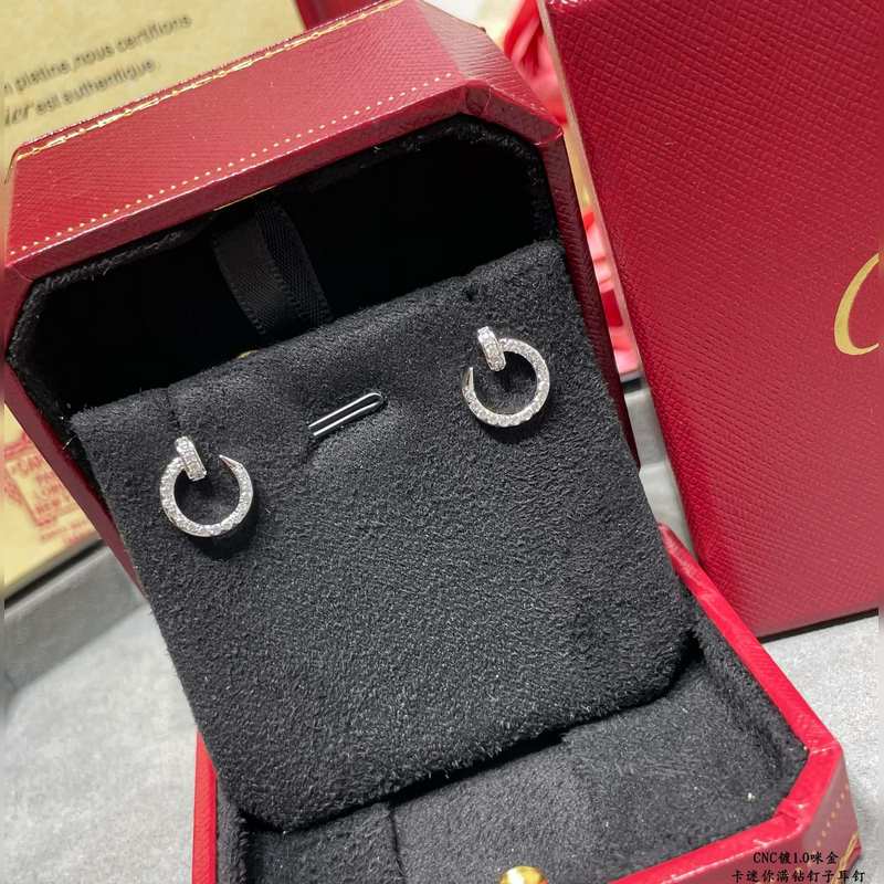 V金材質 9640150 卡地亞迷你滿鑽釘子耳釘，按照18K真金貨打造 微鑲工藝