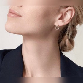 V金材質 8060180 卡地亞三環耳環，又一款經典，環抱鑲嵌 完美詮釋對稱美學