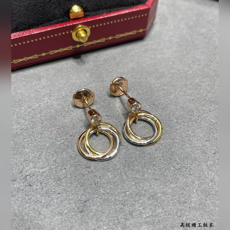 V金材質(zhì) 8060180 卡地亞三環(huán)耳環(huán)，又一款經(jīng)典，環(huán)抱鑲嵌 完美詮釋對稱美學(xué)