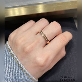 V金材質(zhì) 窄版5140170。碼數(shù)5678 玫瑰金?？ǖ貋咰NC窄版英文戒指 最