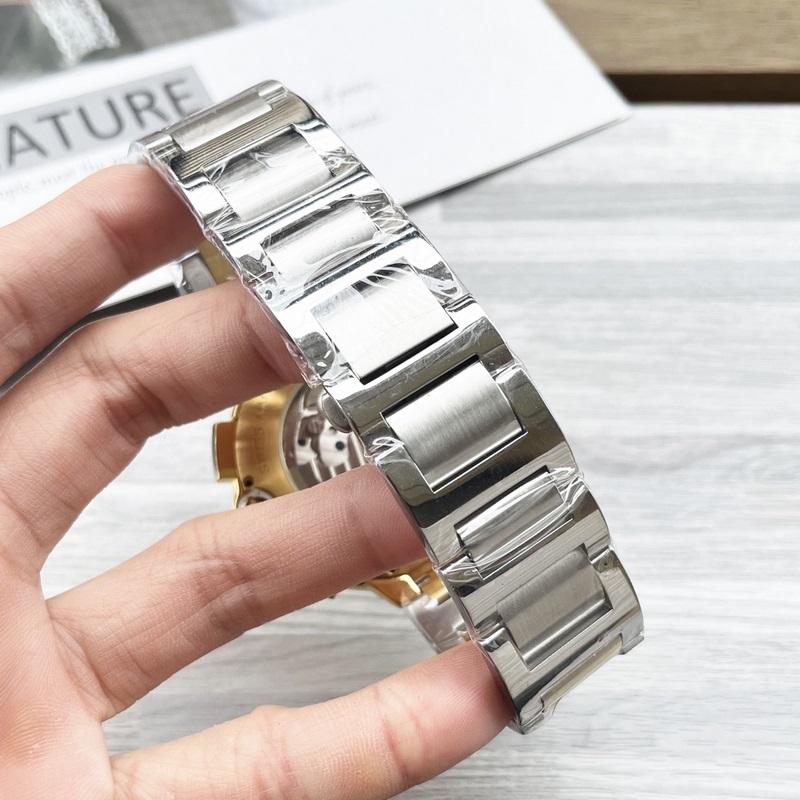 藍(lán)氣球系列 震撼上市【最新】：卡地亞 多功能精品設(shè)計【類型】：精品男士腕錶