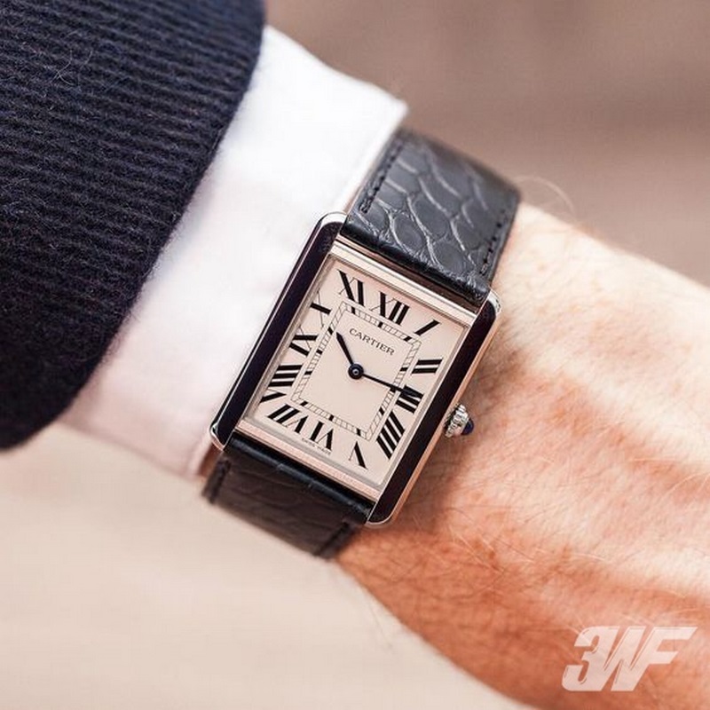 卡地亞坦克W5200003與W5200005兩款型號同時發(fā)布，情侶手錶大號小號，