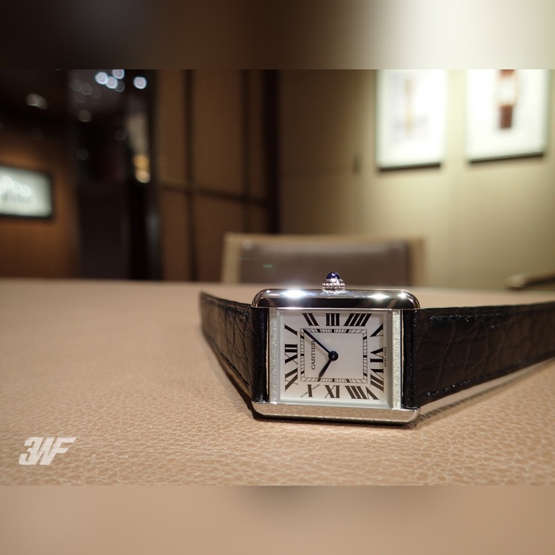 卡地亞坦克W5200003與W5200005兩款型號同時發(fā)布，情侶手錶大號小號，