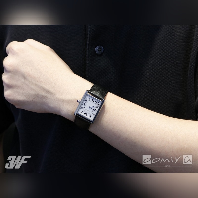 卡地亞坦克W5200003與W5200005兩款型號同時發(fā)布，情侶手錶大號小號，