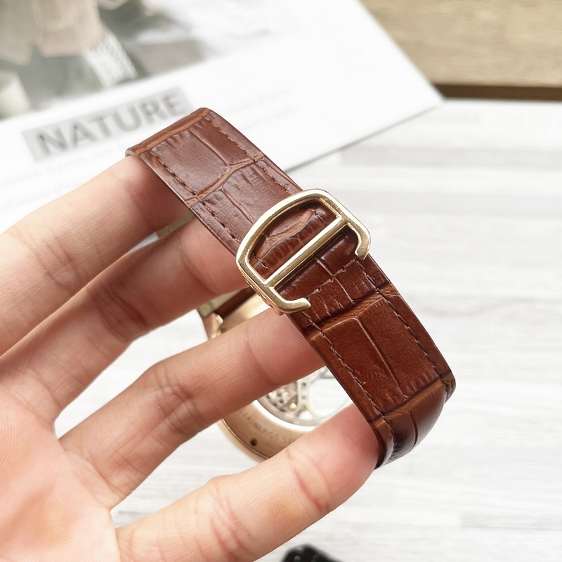 藍(lán)氣球系列 震撼上市【最新】：卡地亞 鏤空設(shè)計(jì)【類型】：精品男士腕錶【錶帶