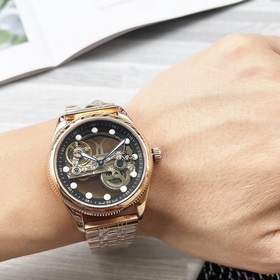 藍氣球系列 震撼上市【最新】：卡地亞 鏤空設(shè)計【類型】：精品男士腕錶【錶帶