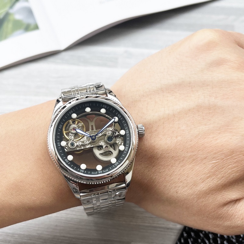 藍(lán)氣球系列 震撼上市【最新】：卡地亞 鏤空設(shè)計(jì)【類型】：精品男士腕錶【錶帶