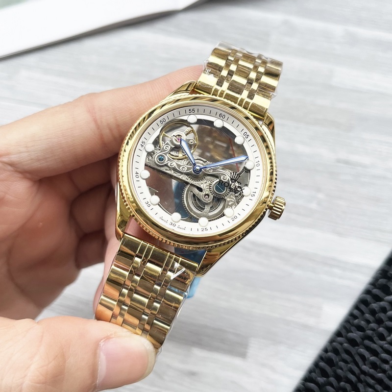 藍(lán)氣球系列 震撼上市【最新】：卡地亞 鏤空設(shè)計(jì)【類型】：精品男士腕錶【錶帶