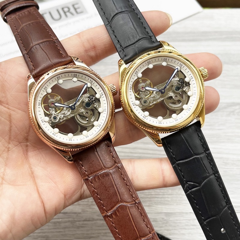 藍(lán)氣球系列 震撼上市【最新】：卡地亞 鏤空設(shè)計(jì)【類型】：精品男士腕錶【錶帶