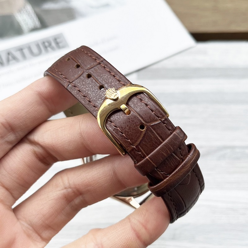 藍(lán)氣球系列 震撼上市【最新】：卡地亞 鏤空設(shè)計(jì)【類型】：精品男士腕錶【錶帶