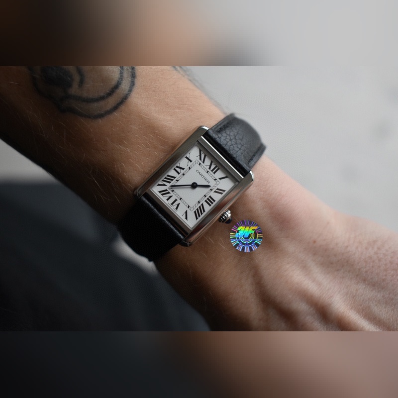 卡地亞坦克W5200003與W5200005兩款型號(hào)同時(shí)發(fā)布，情侶手錶大號(hào)小號(hào)，