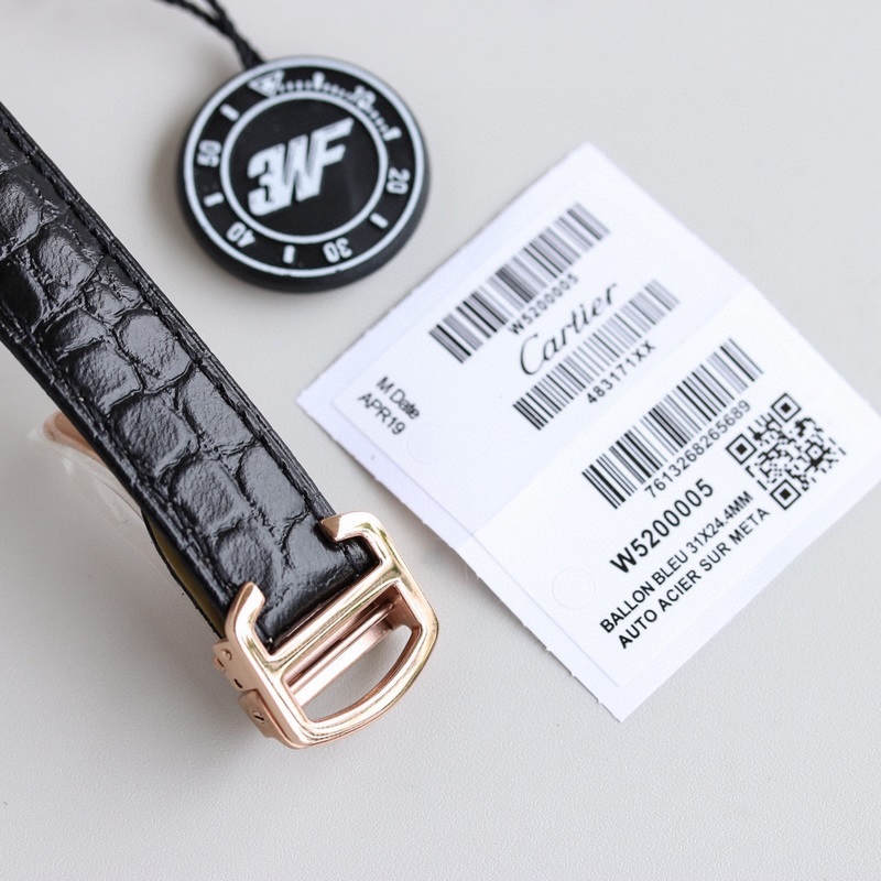 卡地亞坦克W5200003與W5200005兩款型號同時發布，情侶手錶大號小號，