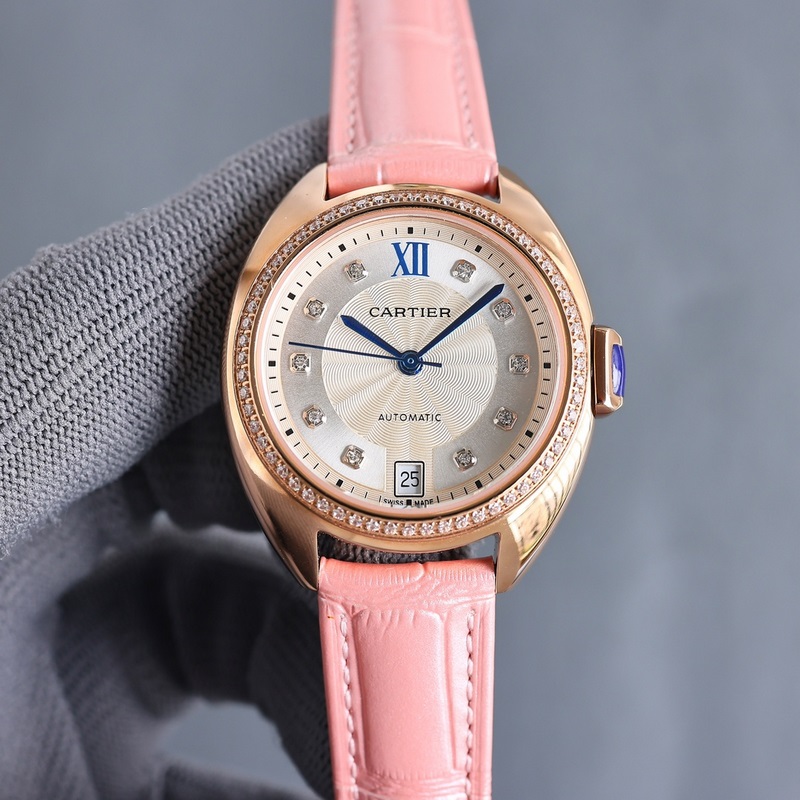 女款_卡地亞鑰匙系列 女款31mm、35mm，鑰匙腕錶保留了卡地亞的經典設計：阿拉伯數