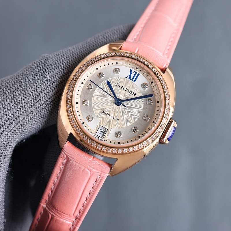 女款_卡地亞鑰匙系列 女款31mm、35mm，鑰匙腕錶保留了卡地亞的經典設計：阿拉伯數