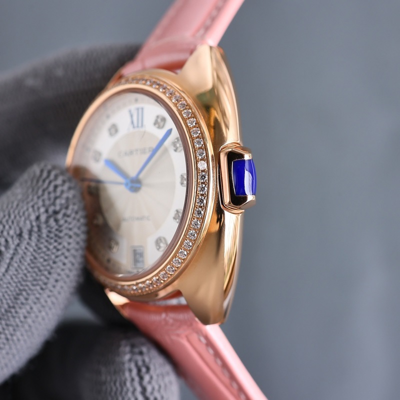 女款_卡地亞鑰匙系列 女款31mm、35mm，鑰匙腕錶保留了卡地亞的經典設計：阿拉伯數