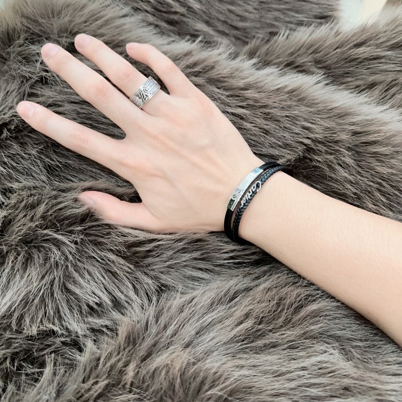 高品質卡地亞牛皮手繩手鍊 原單貨專櫃新款開模複古潮流時尚必備 男女均可佩戴 情侶