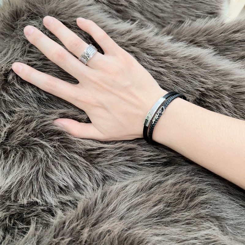 高品質卡地亞牛皮手繩手鍊 原單貨專櫃新款開模複古潮流時尚必備 男女均可佩戴 情侶