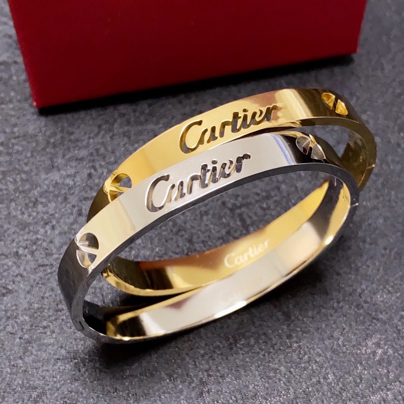 Cartier 卡地亞火爆鏤空手鐲 進(jìn)口精工保色18k，專櫃logo刻字清晰 3