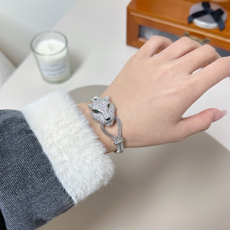 新品 情侶同款 編碼手鍊價(jià)格3000  項(xiàng)鍊價(jià)格3300 原單貨 配送全套卡