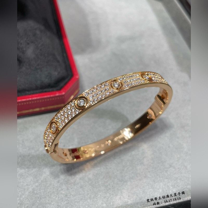 亞金 16-17碼 ，18-19碼 。卡地亞寬版帶主鑽滿天星手鐲，ZP一緻 采用