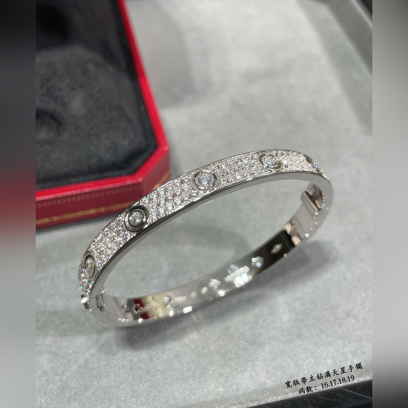 亞金 16-17碼 ，18-19碼 。卡地亞寬版帶主鑽滿天星手鐲，ZP一緻 采用