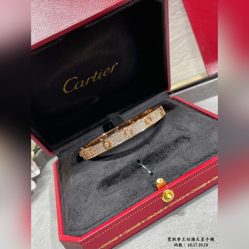 亞金 16-17碼 ，18-19碼 。卡地亞寬版帶主鑽滿天星手鐲，ZP一緻 采用