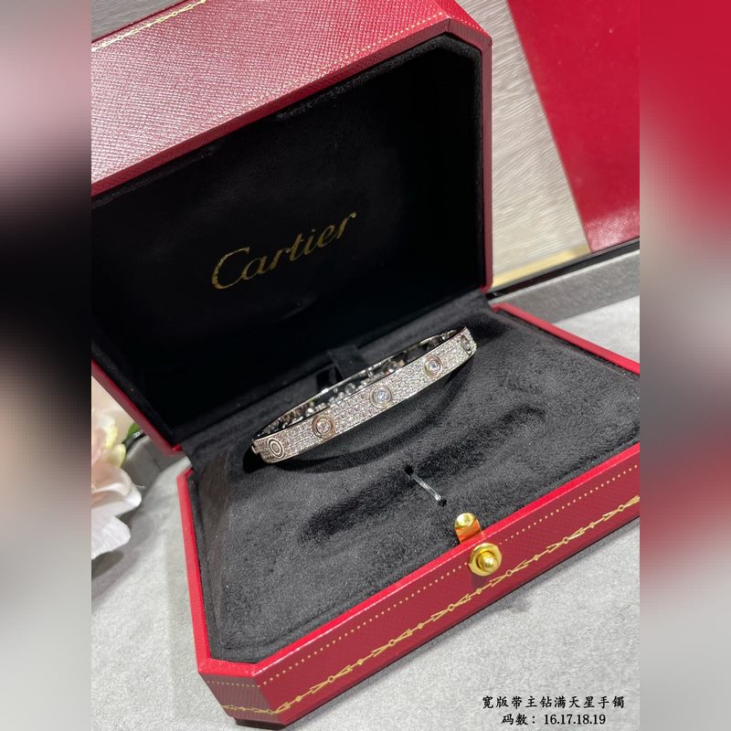 亞金 16-17碼 ，18-19碼 。卡地亞寬版帶主鑽滿天星手鐲，ZP一緻 采用