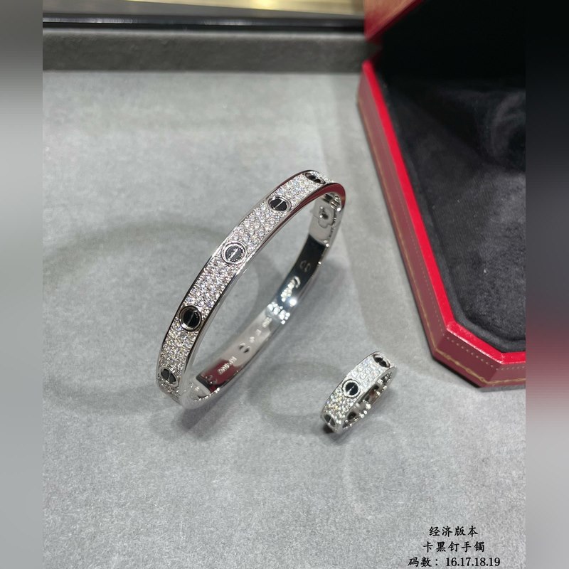 V金材質，一代升級版本：16-17碼 ，18-19碼 0 ●原單貨●卡地亞黑釘滿