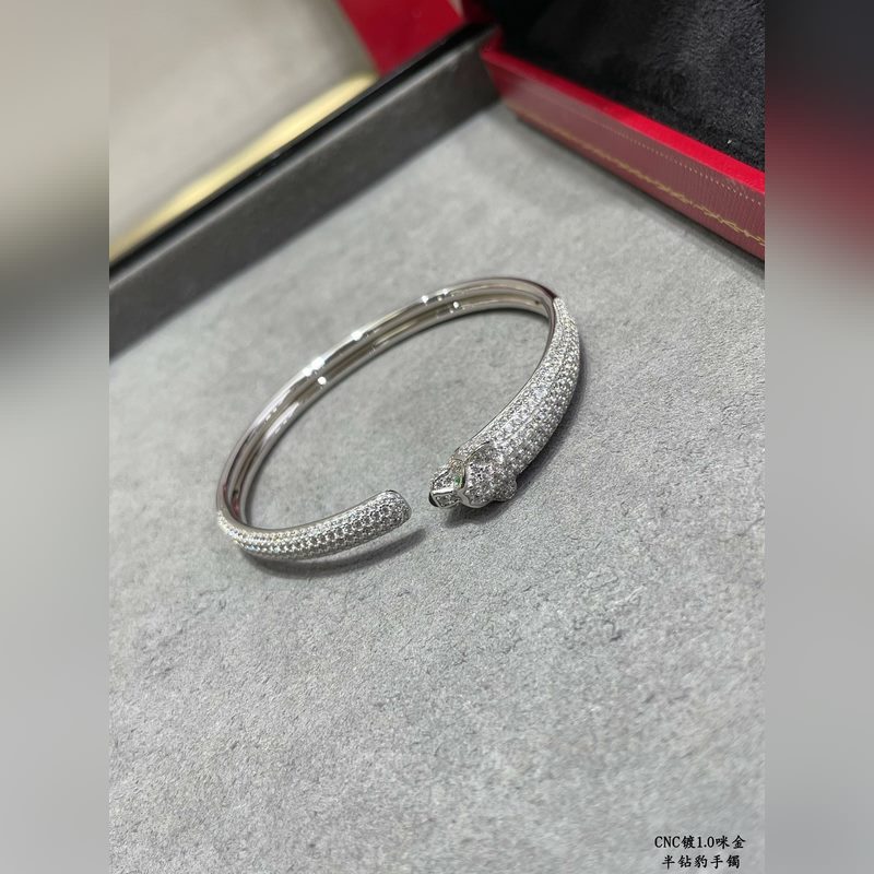 （主題：新年暴富） V金鍍咪金 7670510 CNC手鑲鑽卡地亞細版半鑽豹子手