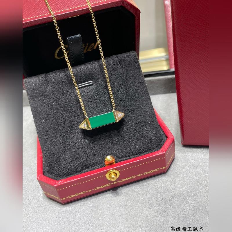 V金鍍1.0咪金  卡地亞酷颯風十足的鉚釘項鍊，天然孔雀石 鍊長40+5CM，墜