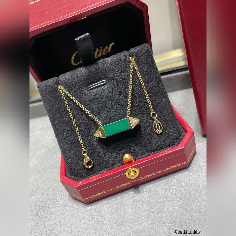 V金鍍1.0咪金  卡地亞酷颯風十足的鉚釘項鍊，天然孔雀石 鍊長40+5CM，墜