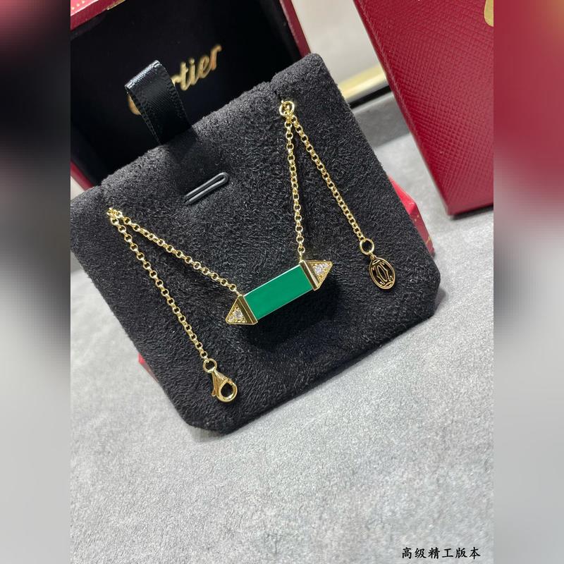 V金鍍1.0咪金  卡地亞酷颯風十足的鉚釘項鍊，天然孔雀石 鍊長40+5CM，墜