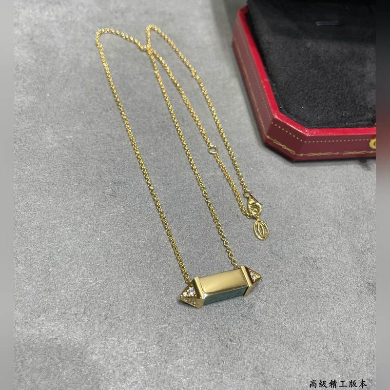 V金鍍1.0咪金  卡地亞酷颯風十足的鉚釘項鍊，天然孔雀石 鍊長40+5CM，墜