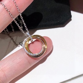 卡地亞三環(huán)項鍊 ，是雙面的款式，兩面都可以佩戴，細節(jié)非常重工 電鍍分色 唯一的刻