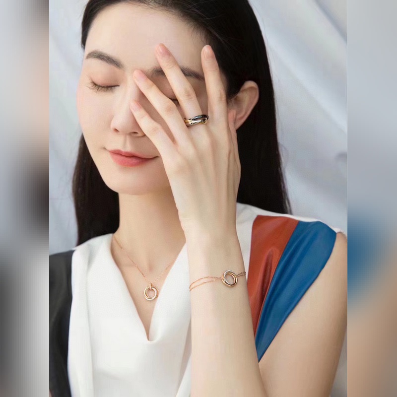 卡地亞 新款三環項鍊 ，是雙面的款式，兩面都可以佩戴，細節非常重工 電鍍分色 唯