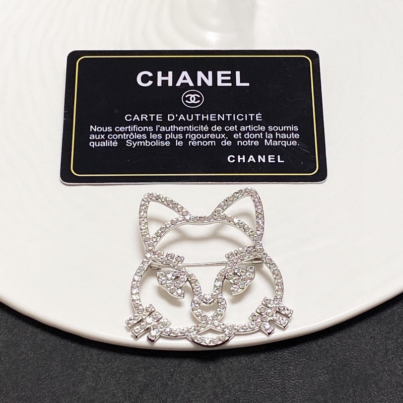 CHANEL小香小貓咪滿鑽香奈兒胸針，是最懂女人的飾物。那些傾注了全部心血去做自