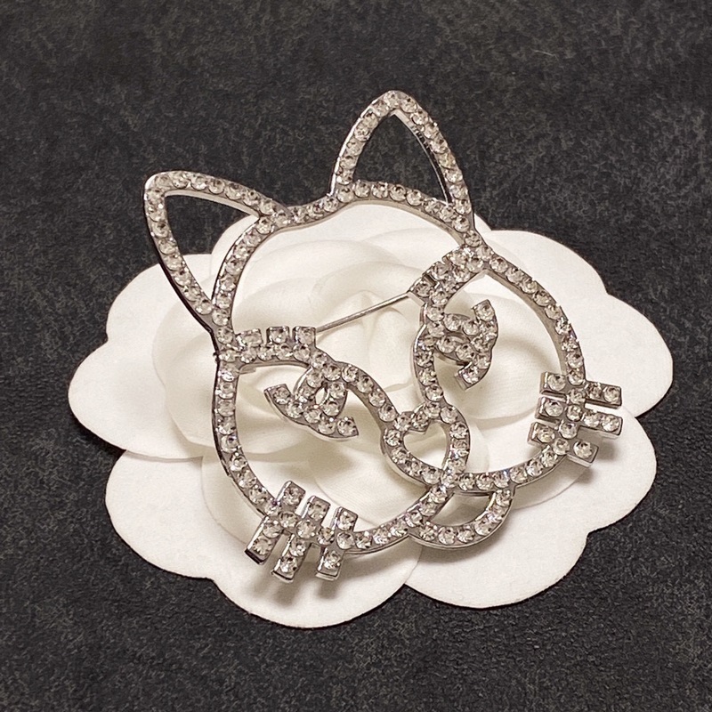 CHANEL小香小貓咪滿鑽香奈兒胸針，是最懂女人的飾物。那些傾注了全部心血去做自