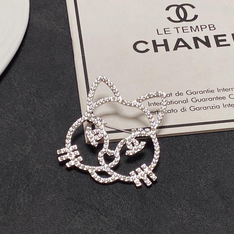 CHANEL小香小貓咪滿鑽香奈兒胸針，是最懂女人的飾物。那些傾注了全部心血去做自
