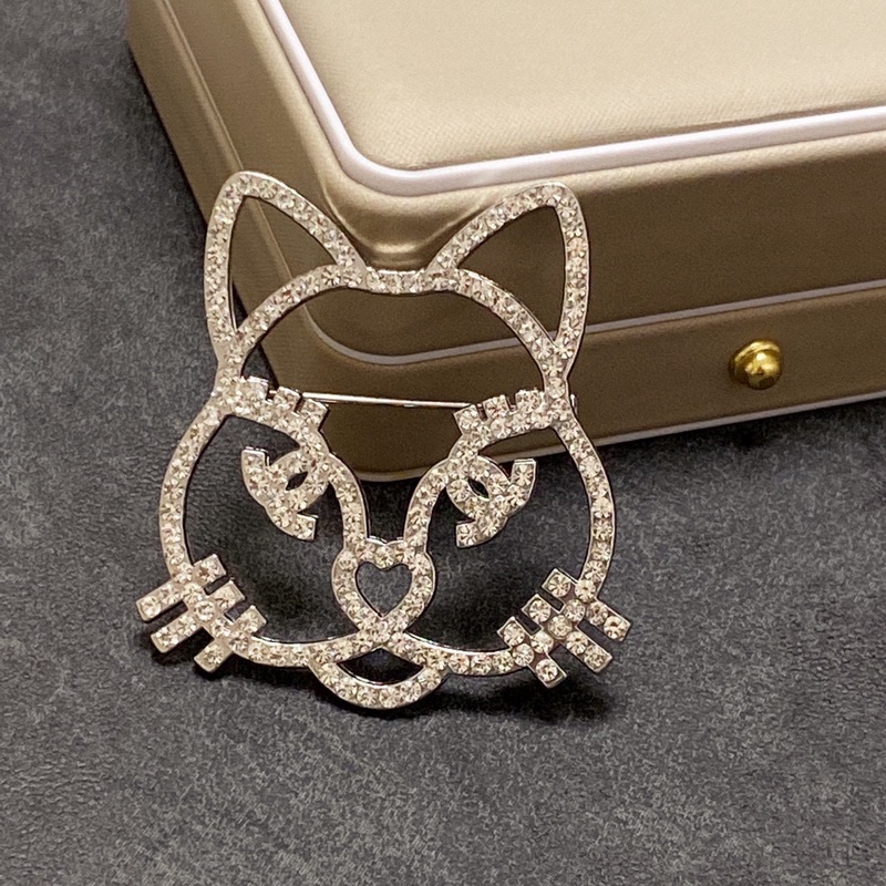 CHANEL小香小貓咪滿鑽香奈兒胸針，是最懂女人的飾物。那些傾注了全部心血去做自
