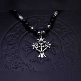 潮流達人閉眼入！克羅心熱爆黑色串珠項鍊，手工十字架吊墜超吸睛，複古嘻哈朋克風拉滿