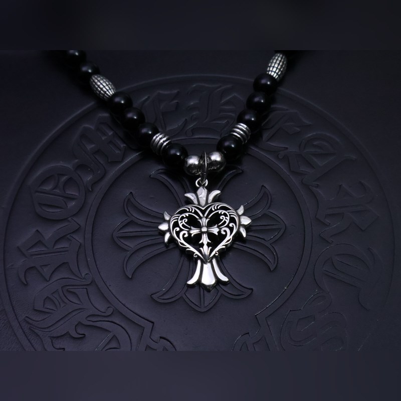 潮流達(dá)人閉眼入！克羅心熱爆黑色串珠項(xiàng)鍊，手工十字架吊墜超吸睛，複古嘻哈朋克風(fēng)拉滿