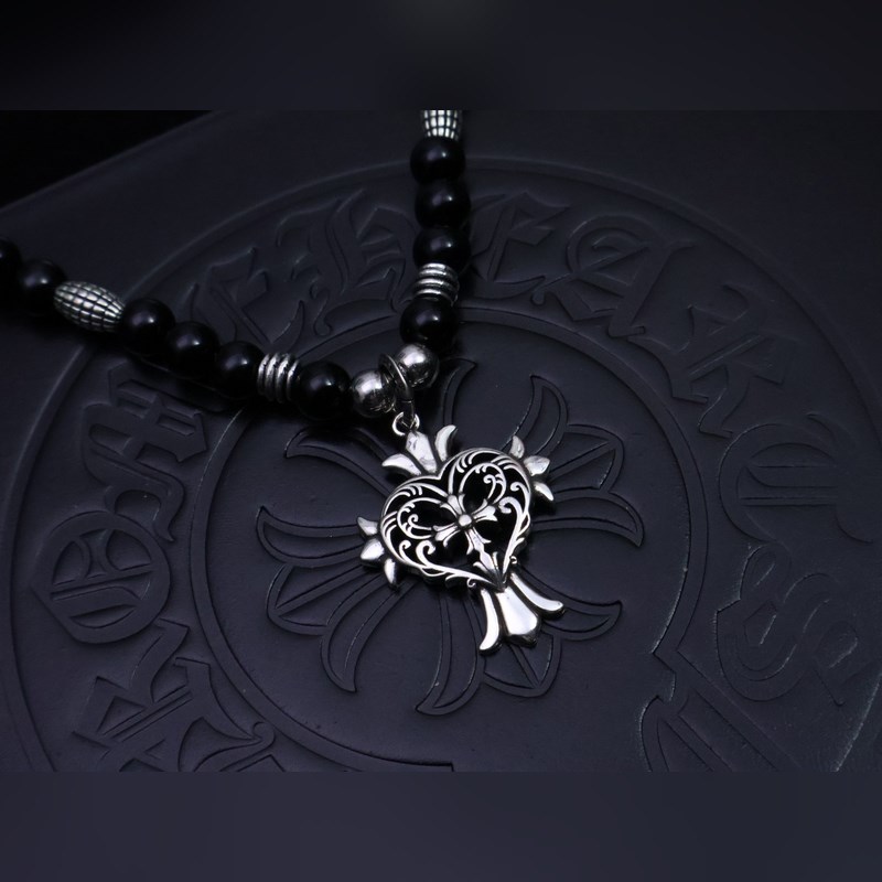 潮流達(dá)人閉眼入！克羅心熱爆黑色串珠項(xiàng)鍊，手工十字架吊墜超吸睛，複古嘻哈朋克風(fēng)拉滿