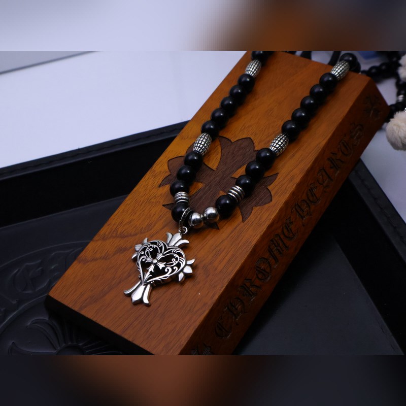 潮流達(dá)人閉眼入！克羅心熱爆黑色串珠項(xiàng)鍊，手工十字架吊墜超吸睛，複古嘻哈朋克風(fēng)拉滿